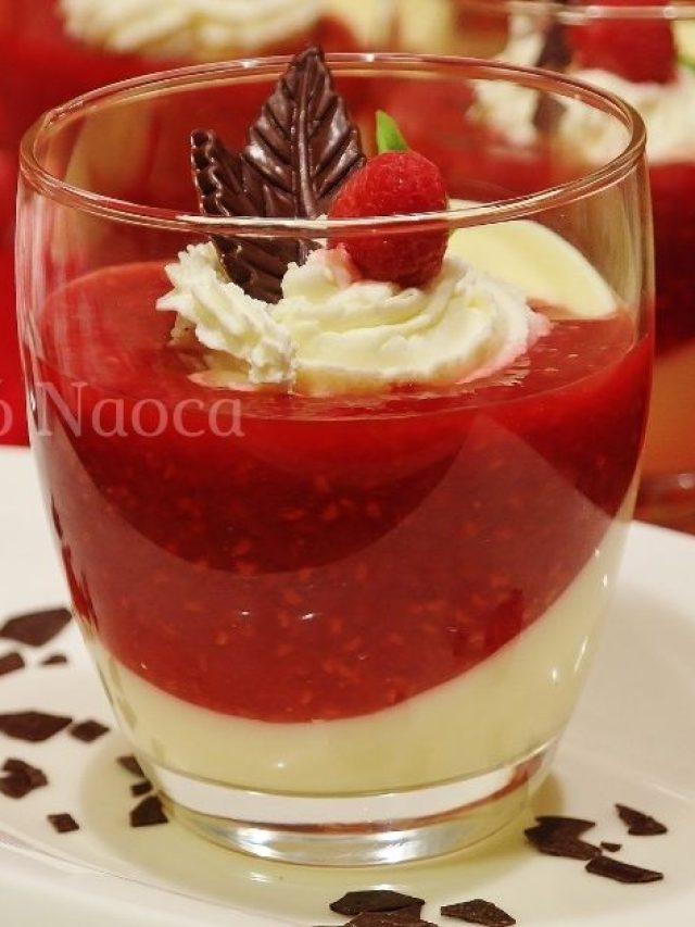 A vó Naoca trouxe o melhor mousse de leite ninho com calda de morango para...