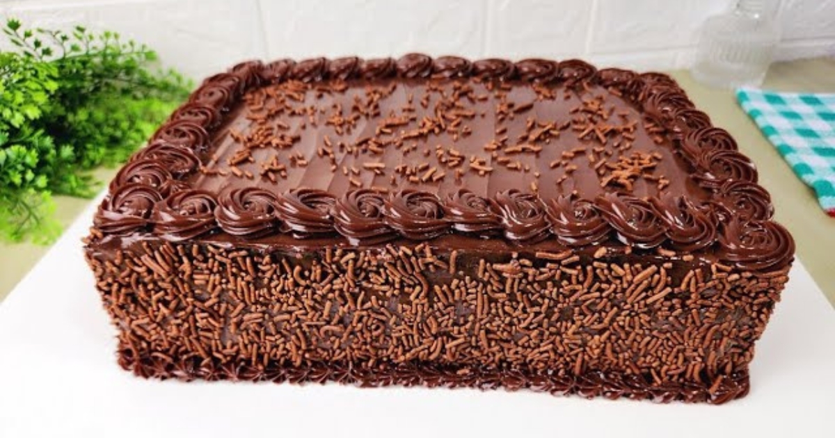 Bolo Brigadeiro de Massa Molhadinha que Rende 20 Fatias