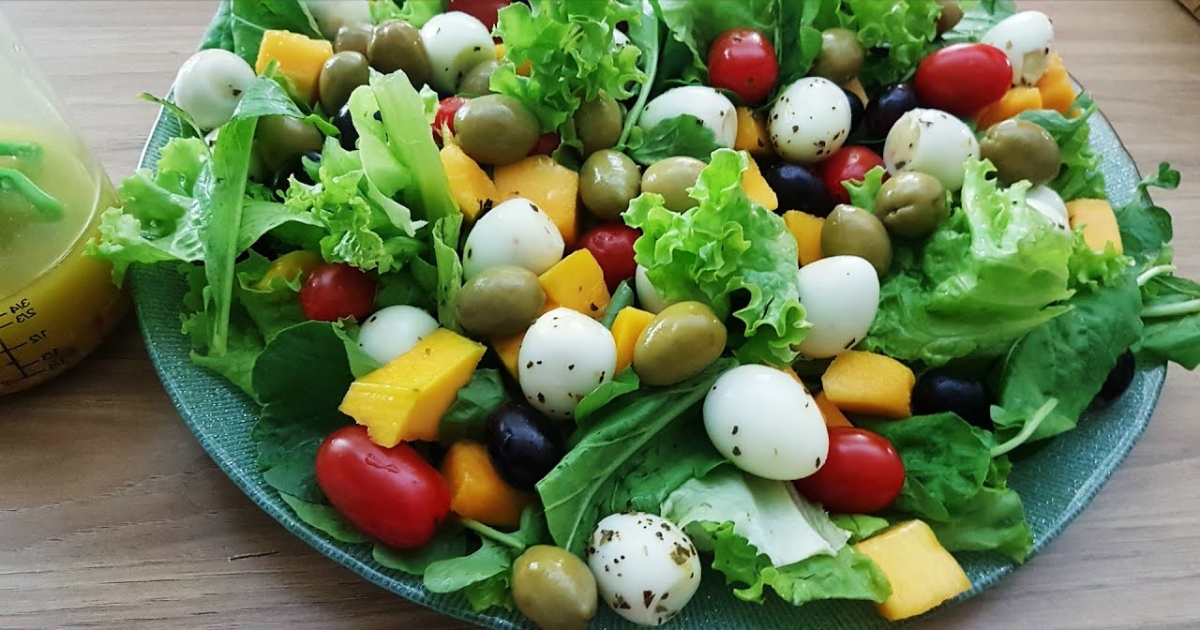 Salada Verde Tropical com Molho Especial Igual de Restaurante