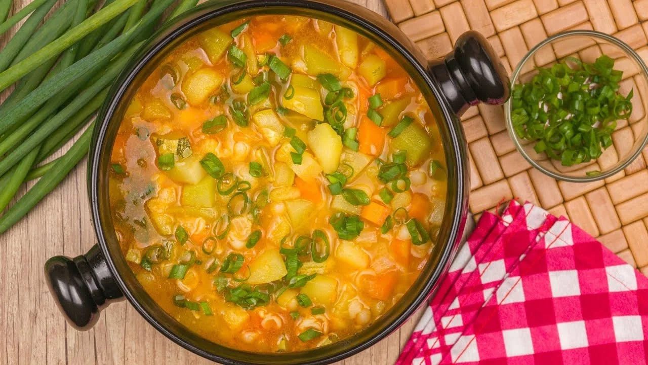Sopa de Legumes com Macarrão Deliciosa