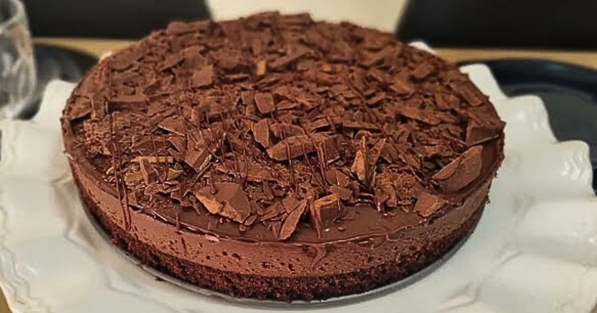 Você é Amante de Chocolate? Já Salva essa Torta Bolo Mousse de Chocolatudo!