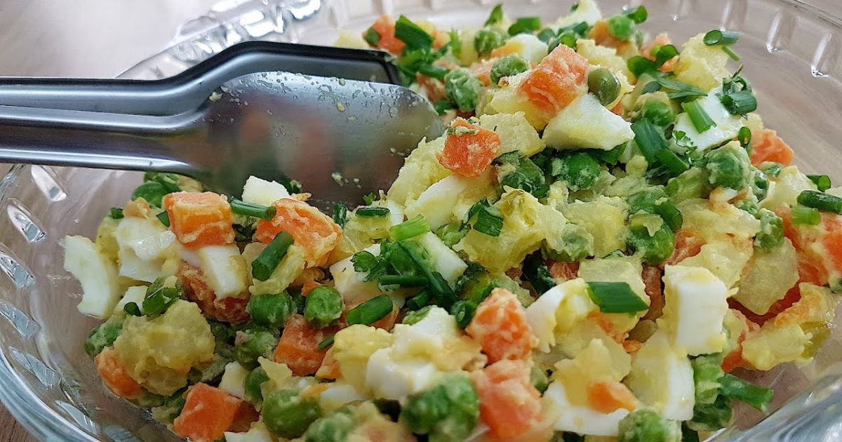 salada de batatas com cenoura e ervilha sem maionese