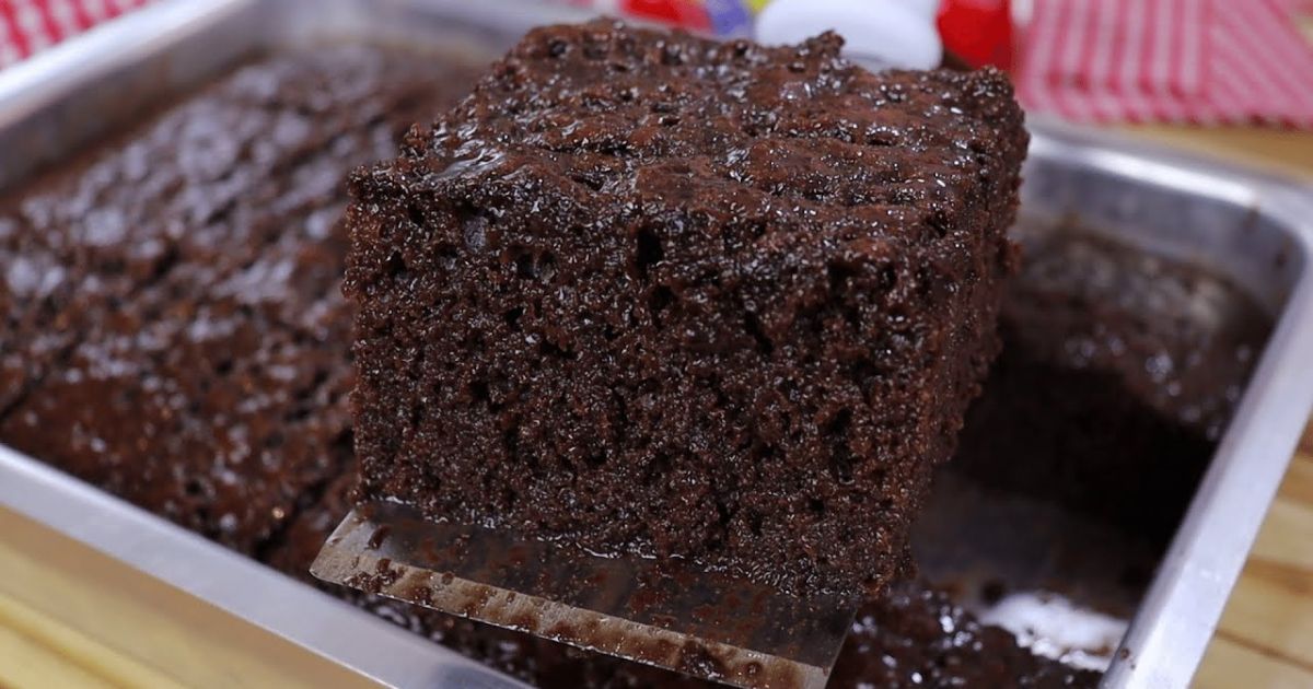Receita de Massa de Bolo de Chocolate Molhadinha que Combina Com Qualquer Recheio