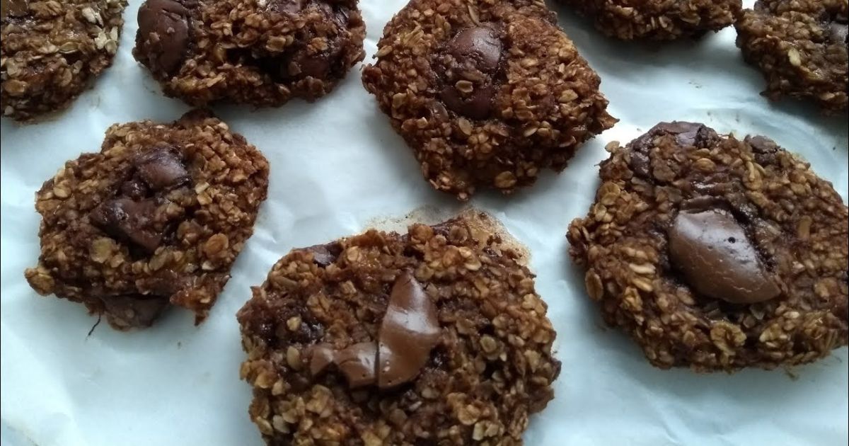 cookies de banana com aveia e cacau