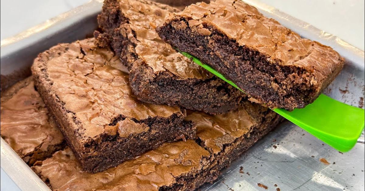 Brownie de Nescau Molhadinho Super Fácil e Delicioso