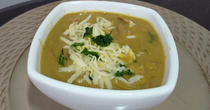 Caldos: Caldo de Ervilha Cremoso com Bacon e Calabresa Perfeito para o Frio