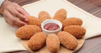 Croquete de linguiça com queijo derretido fácil e irresistível para qualquer ocasião