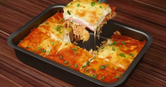 Lanche: Lanche de Forno Cremoso com Recheio de Frango que Derrete na Boca