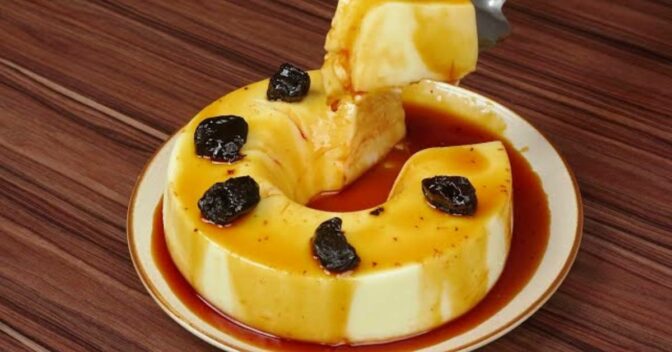 Sobremesas: Manjar de coco com calda de ameixa fácil delicioso e irresistível