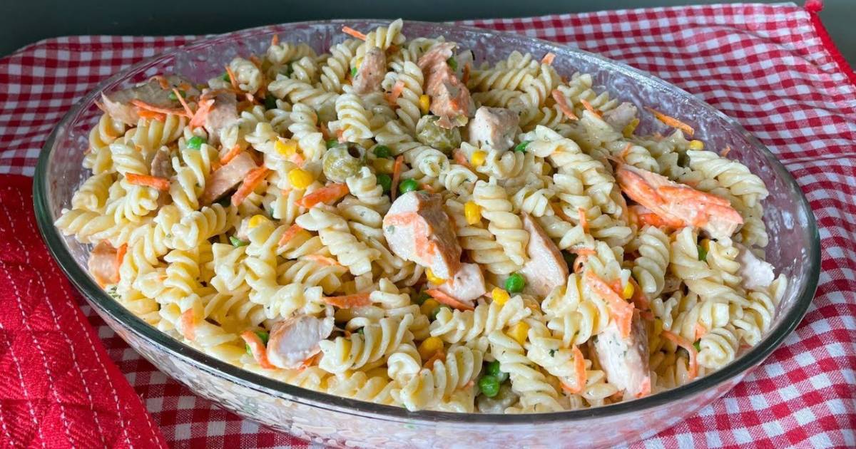 Salada de Macarrão Cremosa com Frango Assado