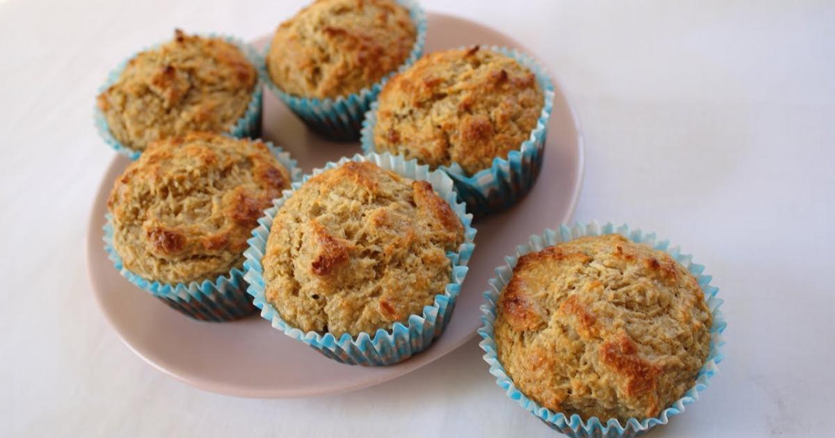 bolinhos de coco, banana e aveia