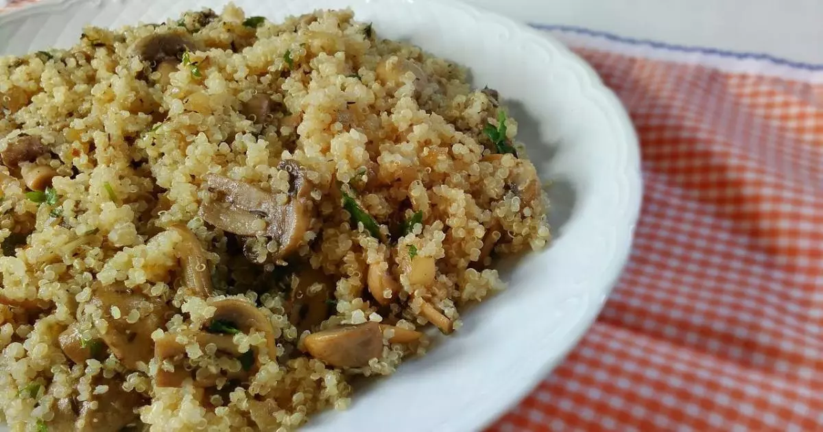 quinoa com cogumelos salteados