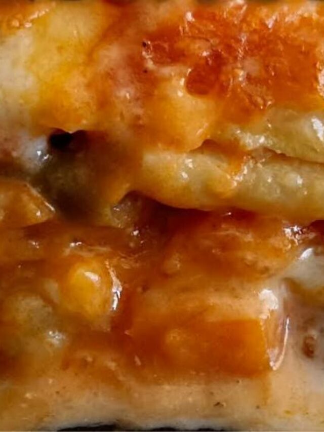 A lasanha vegetariana de legumes é uma versão deliciosa e saudável deste prato clássico....