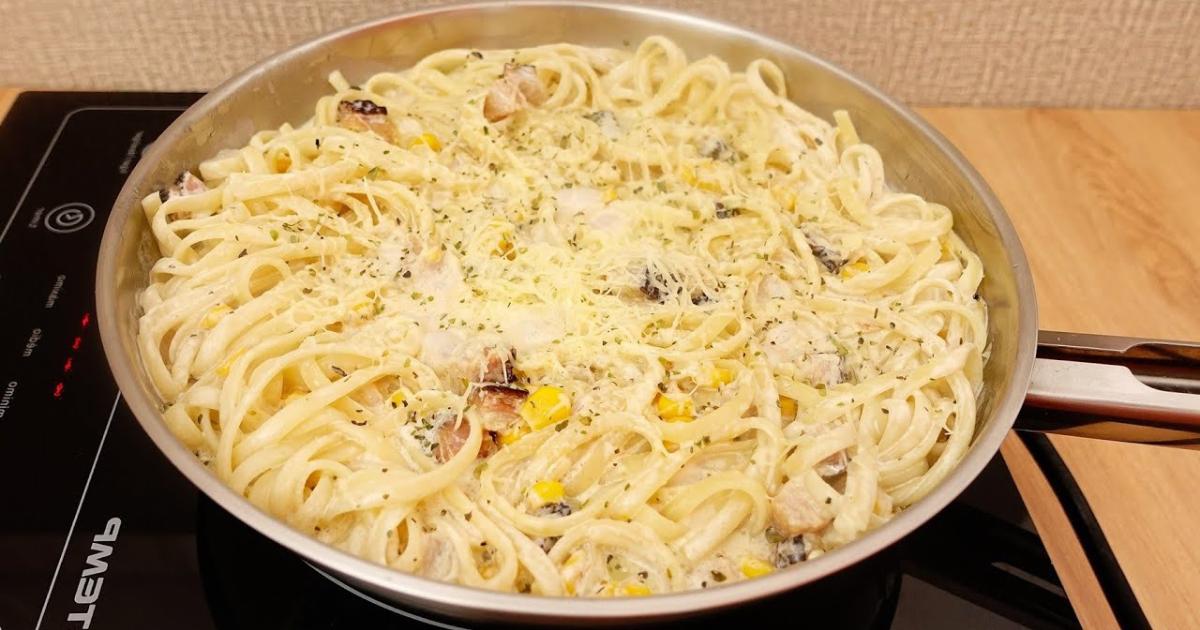 O macarrão com bacon é uma receita simples e deliciosa, perfeita para um almoço prático...