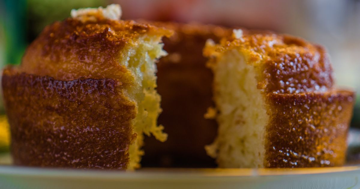 Bolo de Fubá com Coco Molhadinho e Fofinho