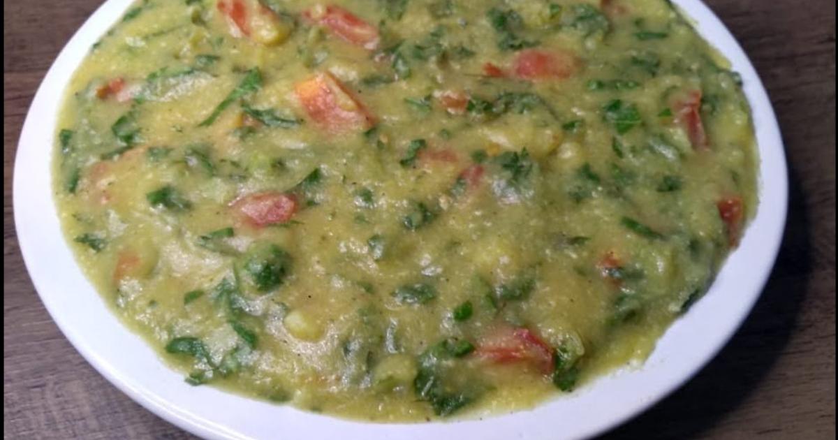 Caldo instantâneo de farinha de milho e couve pronto em 12 minutos, perfeito para dias...