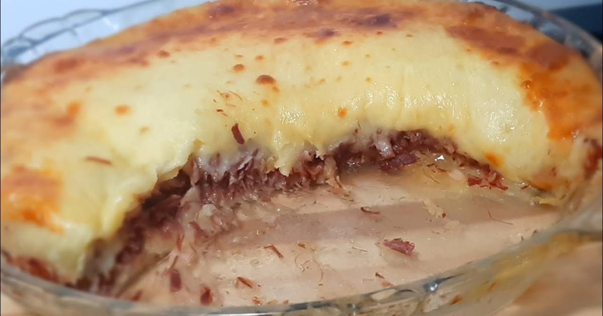 Aprenda a fazer um escondidinho de carne seca com mandioca delicioso e fácil. Receita perfeita...