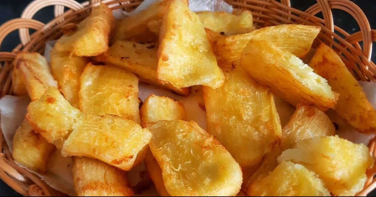 Oi, gente! Matheus aqui, do Vó Naoca! Hoje vamos de mandioca frita, aquela delícia crocante...