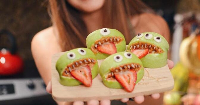 Doces: Olhinhos e Monstrinhos de Frutas para o Halloween Receita Divertida e Assustadora
