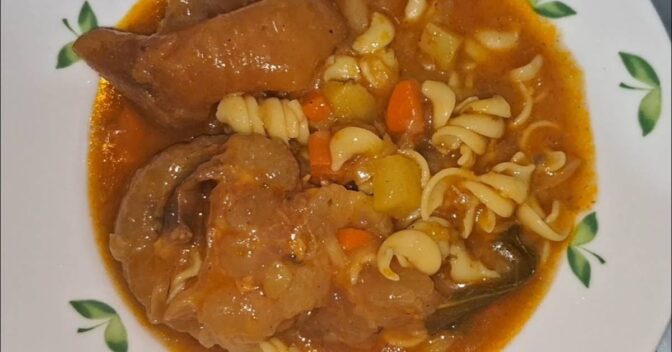 Sopa: Sopa de Mocotó Completa com Legumes e Macarrão