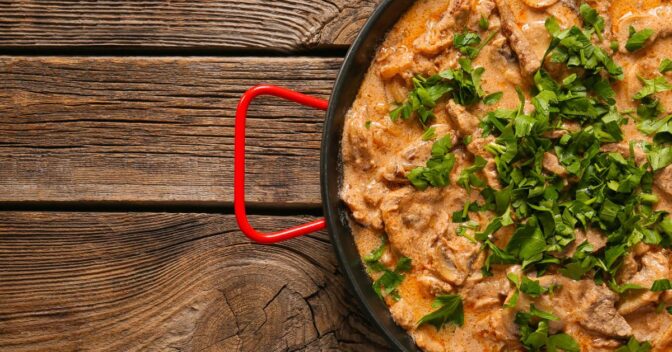 Carnes: Strogonoff de Carne de Porco: Uma Receita Saborosa e Diferente!