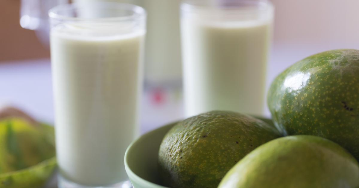 Uma vitamina de abacate com leite ninho rápida e perfeita para começar bem o dia!...