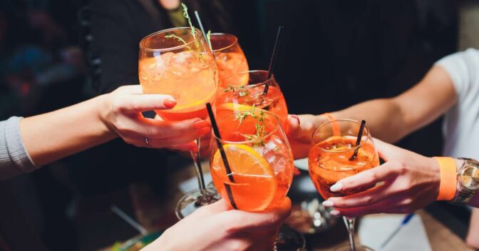 Drinks: Aperol Spritz: Aprenda de Uma Vez a Fazer esse Famoso Drink!