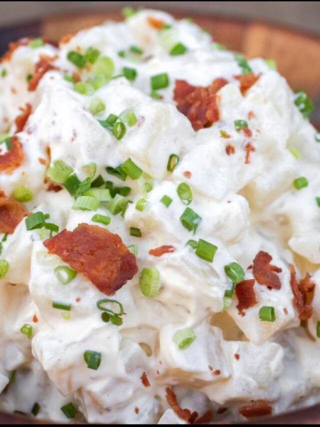 Batatonese de Bacon é uma deliciosa e cremosa salada de batata, perfeita para adicionar um...