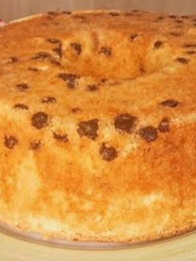 O Bolo de Uva Passa com Massa Fofinha e Deliciosa é uma opção irresistível para...