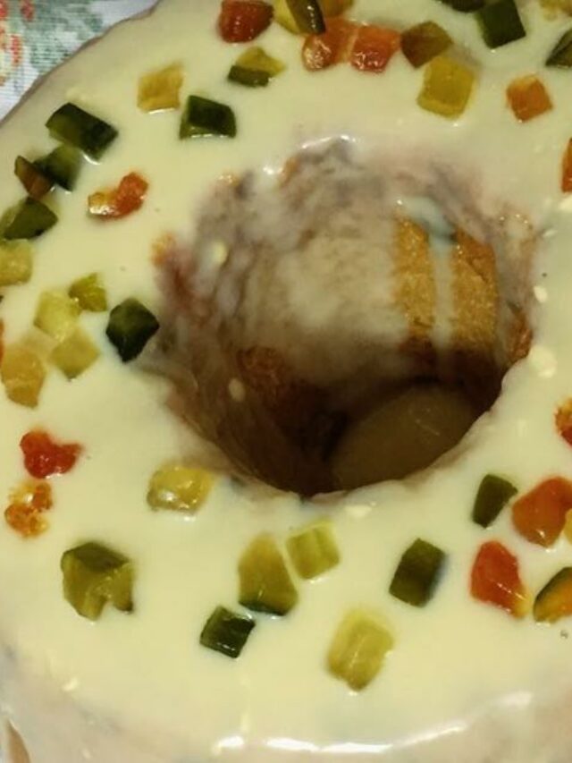 Este bolo de frutas cristalizadas é uma opção clássica e deliciosa para o Natal ou...