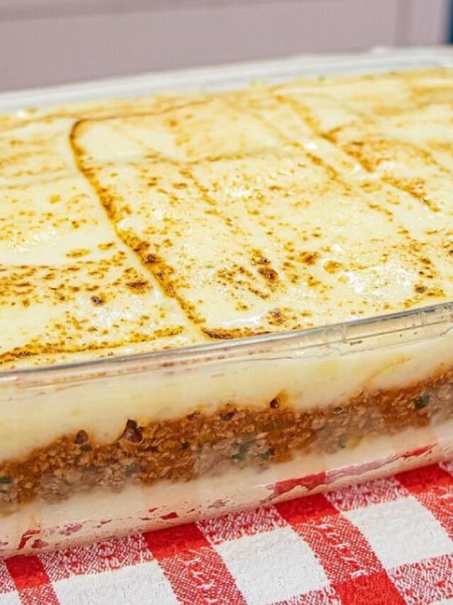 Com camadas de purê de batatas cremoso e carne moída temperada, essa receita traz uma...