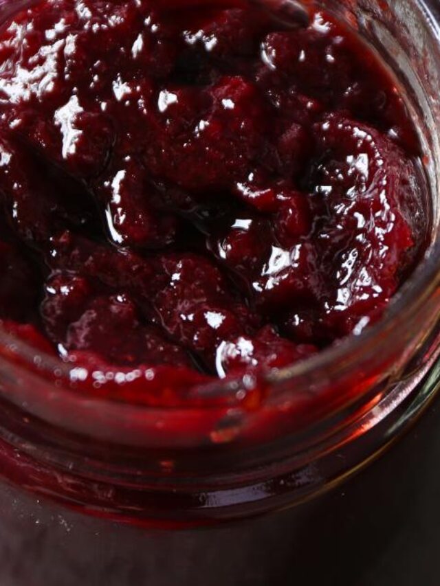 A geleia de ameixa com maçã é uma receita simples e saborosa, ideal para quem...