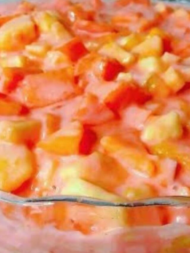 A Salada de Frutas Cremosa e Deliciosa é uma sobremesa irresistível, perfeita para qualquer ocasião....