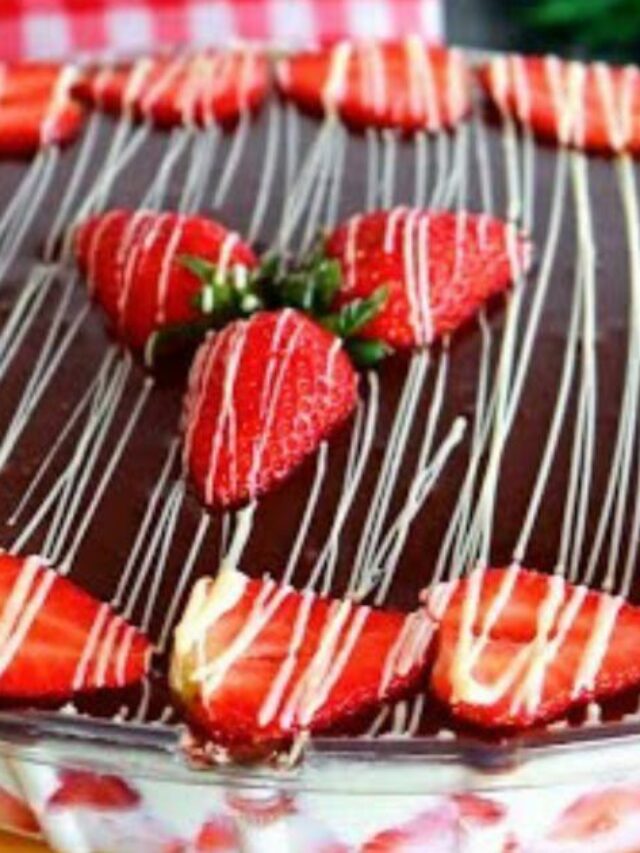 A Sobremesa Bombom de Morango Delicioso é uma opção prática e irresistível para quem deseja...
