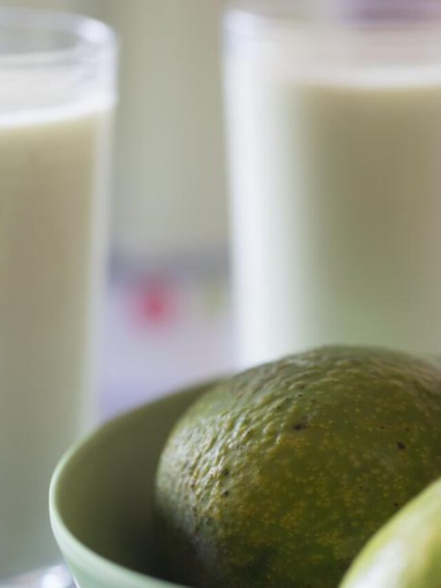 Hoje vamos fazer uma vitamina de abacate com leite ninho que é pura cremosidade e...