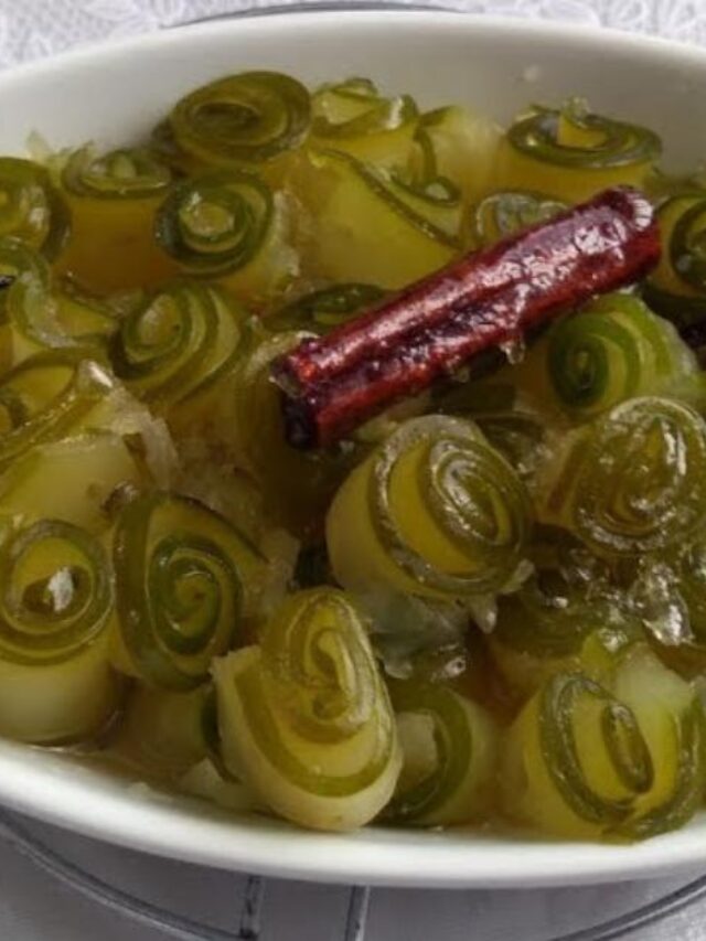 O doce de mamão enroladinho é uma sobremesa deliciosa feita com mamão verde, simples de...