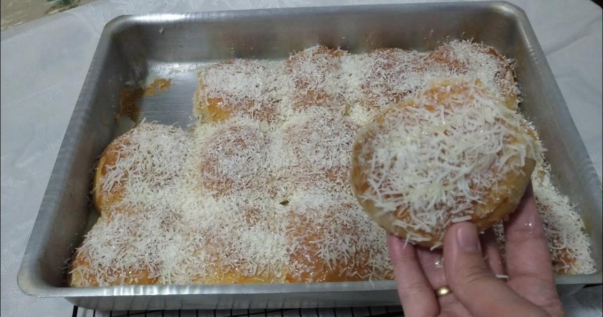 Descubra como preparar um delicioso pão de coco caseiro para fazer em seus laches da...