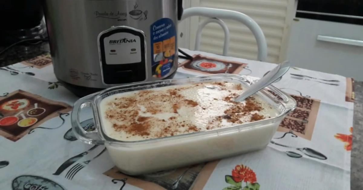 Aprenda a fazer um arroz-doce cremoso e delicioso na panela elétrica. Fácil e rápido!...