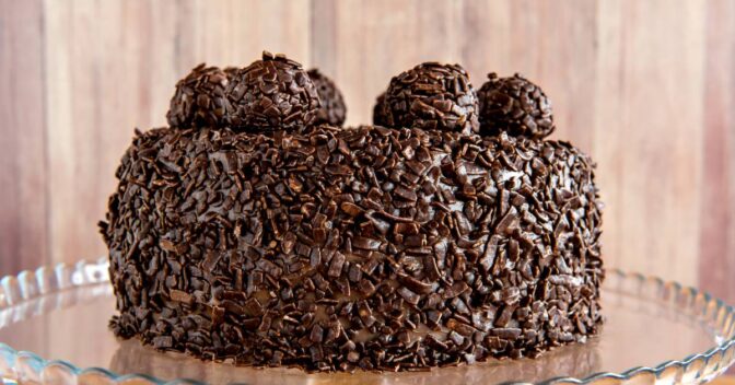 Bolos: Bolo Molhadinho de Brigadeiro Cremoso