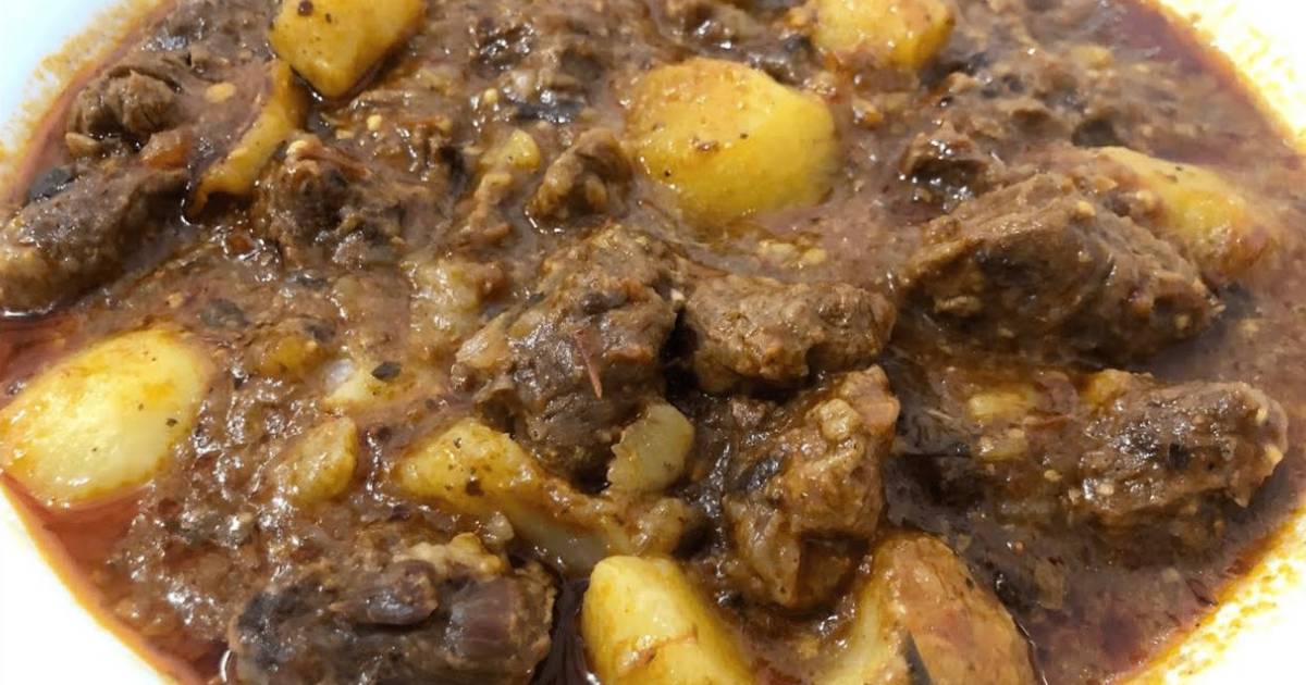 Aprenda a fazer uma carne de panela incrível, com batatas macias e um molho delicioso,...