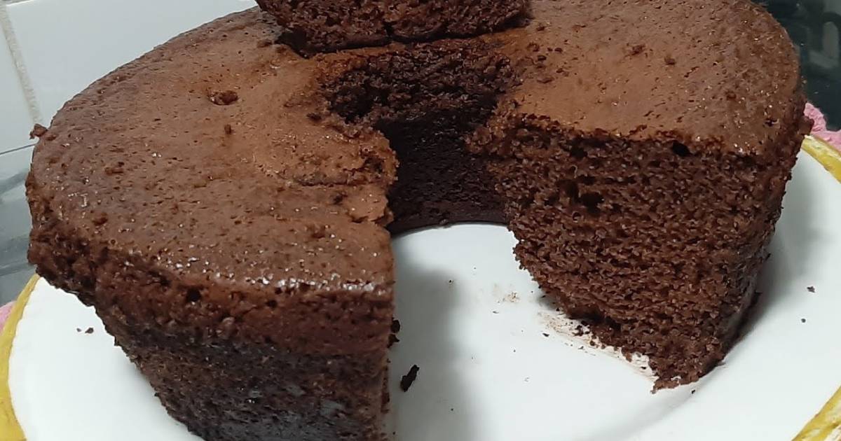 Aprenda a fazer um bolo de chocolate fofinho e delicioso, tudo no liquidificador. Rápido e...