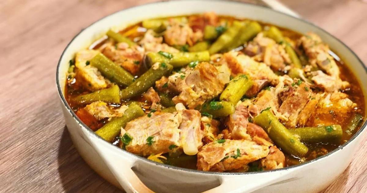 Aprenda a fazer costelinha de porco com quiabo sem baba, uma receita mineira deliciosa com...