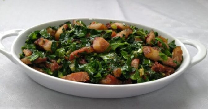 Saladas: Descubra o Segredo da Couve Refogada com Bacon que É Sucesso na Mesa!