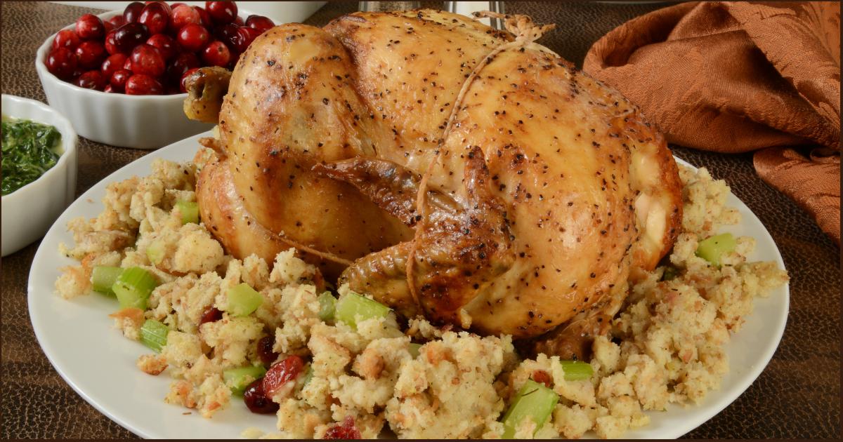 Frango Assado com Farofa de Abacaxi: Receita Especial de Natal