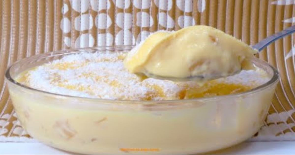 O gelado de abacaxi com gelatina e creme de leite é uma sobremesa  perfeita...