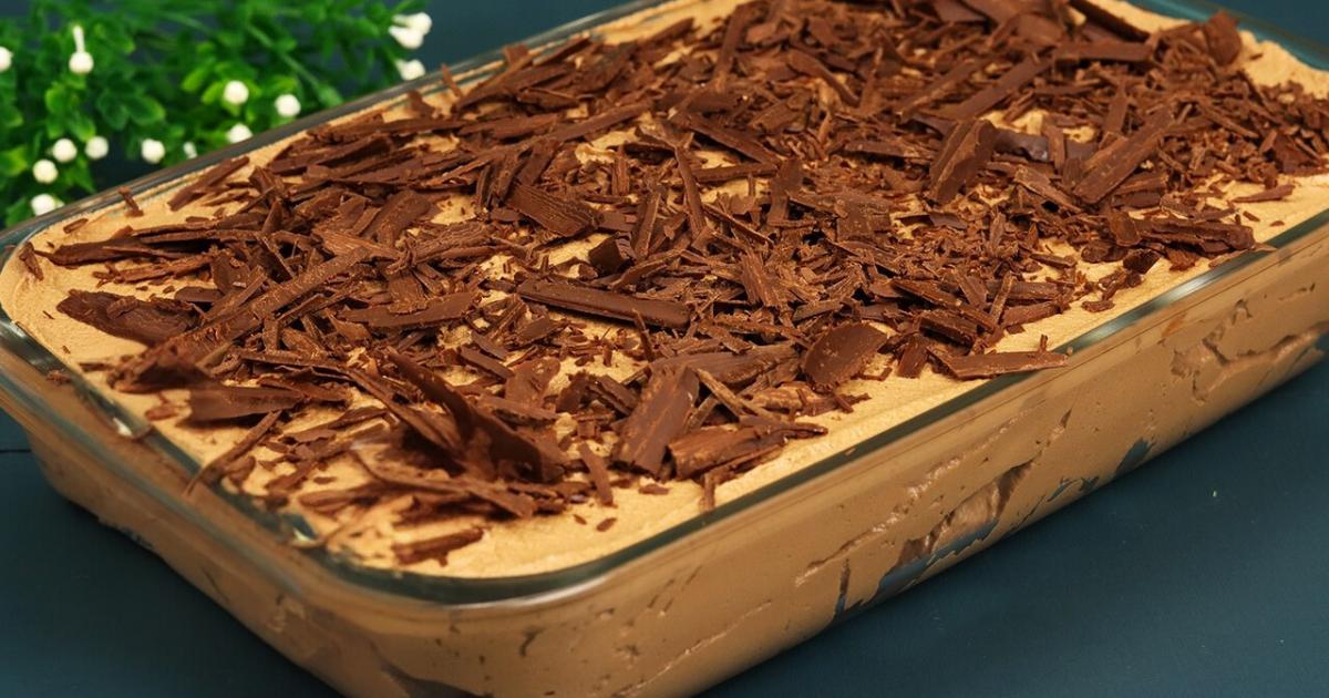 Mousse de chocolate cremosa, fácil, com três ingredientes, sem fogo, perfeita para o Natal!...