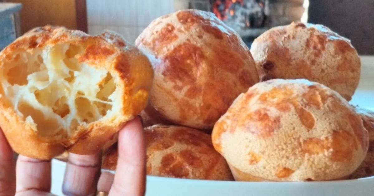 Aprenda a fazer pão de queijo de liquidificador fácil e rápido, com textura crocante e...