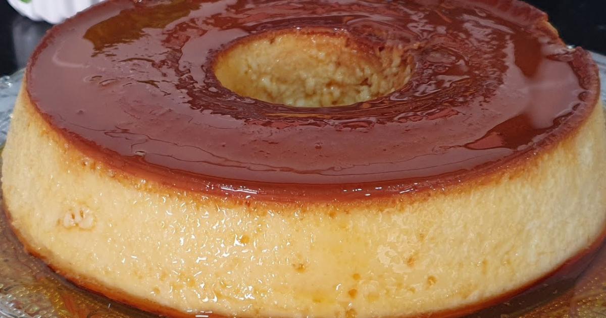 Pudim cremoso sem forno, fácil no fogão, com leite condensado e calda caramelizada....