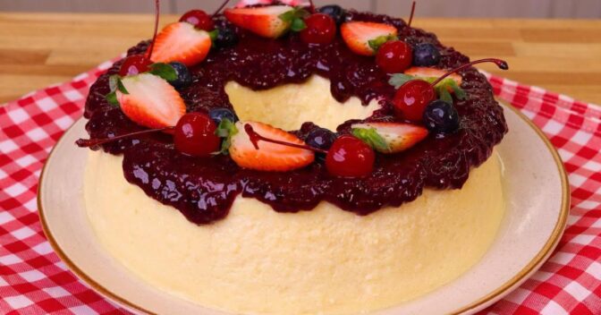 Pudim: Pudim de Ricota com Geleia de Frutas Vermelhas
