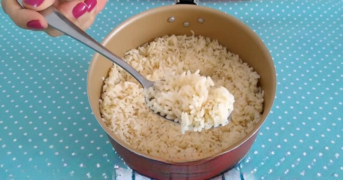 Receita prática de arroz soltinho, perfeita para economizar gás no dia a dia....